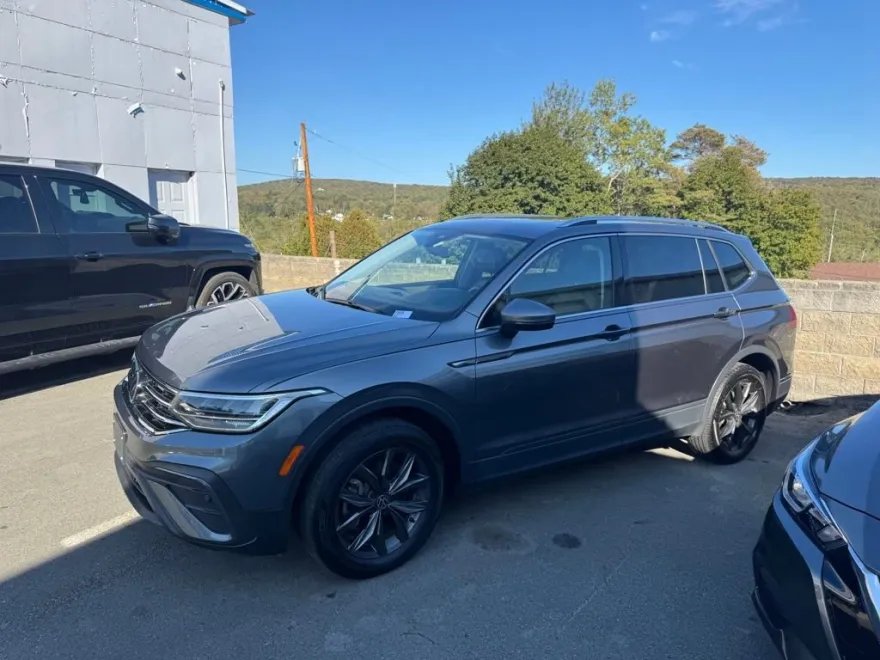 2022 Volkswagen Tiguan SE photo 1