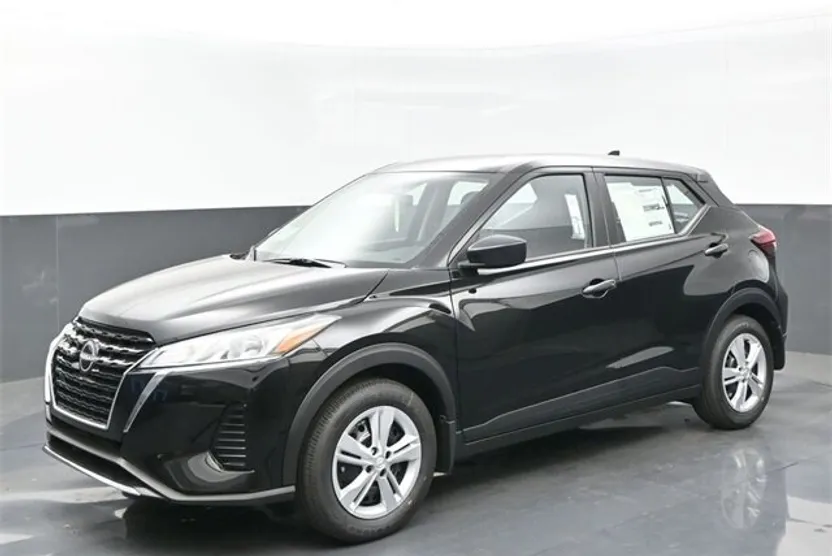 2025 Nissan Kicks Play S photo 1