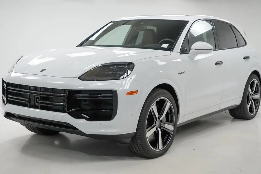 2026 Porsche Cayenne E-Hybrid Turbo photo 1