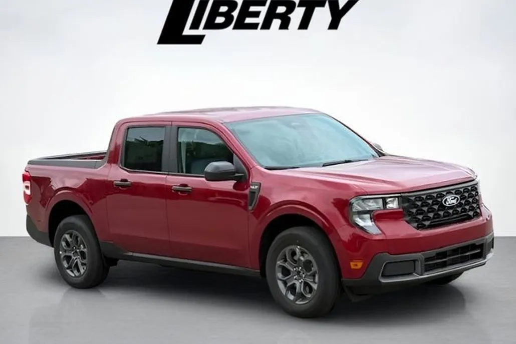 2025 Ford Maverick XLT photo 1