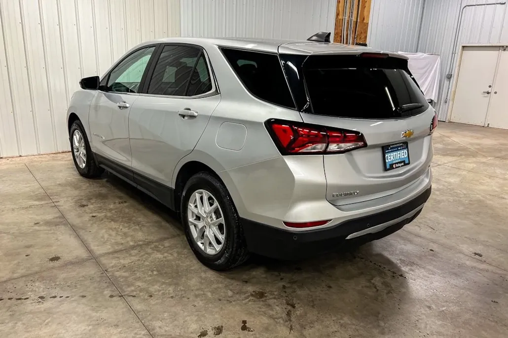 2022 Chevrolet Equinox LT photo 1