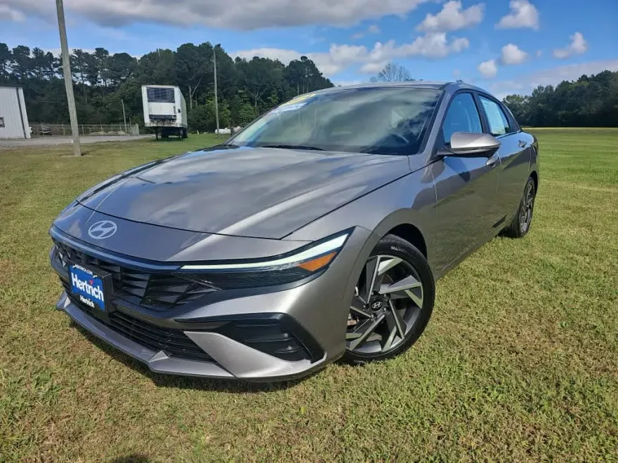 2024 Hyundai Elantra Limited photo 1