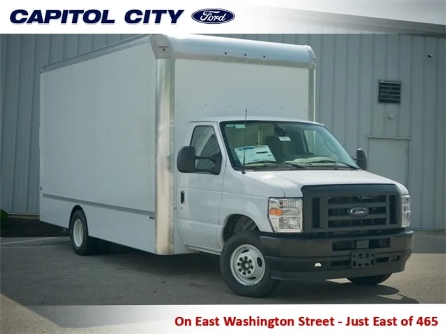 2025 Ford E-450 Cutaway photo 1
