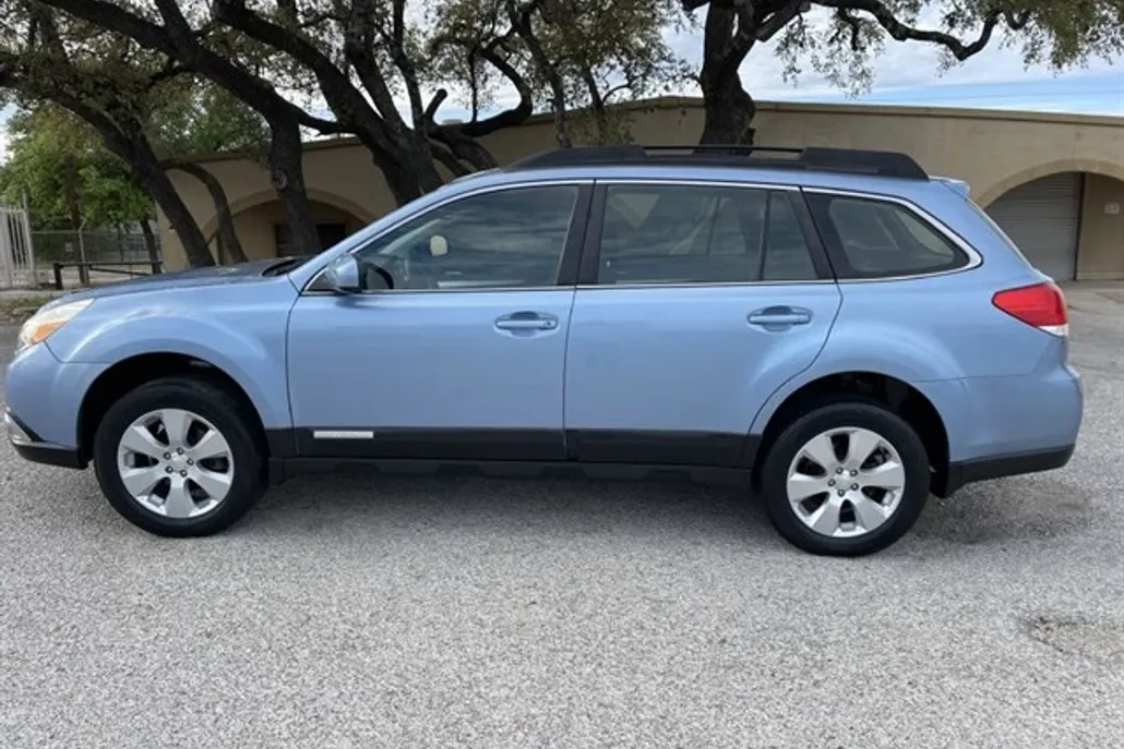 2012 Subaru Outback 2.5i photo 1