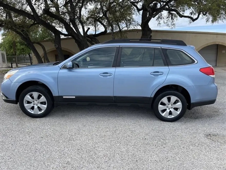 2012 Subaru Outback 2.5i photo 1