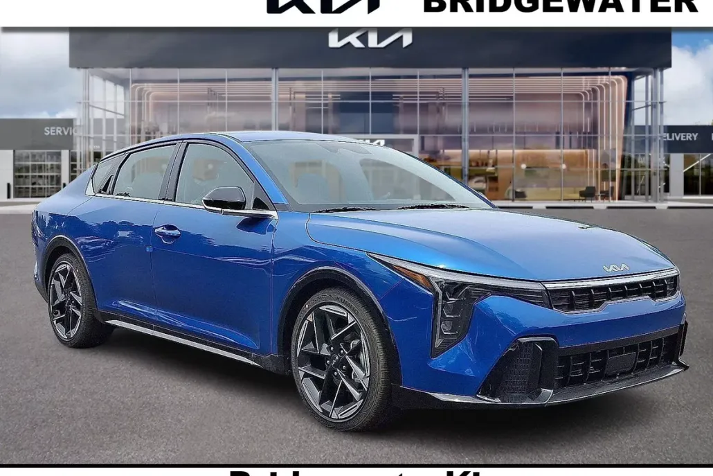 2025 Kia K4 GT-Line photo 1