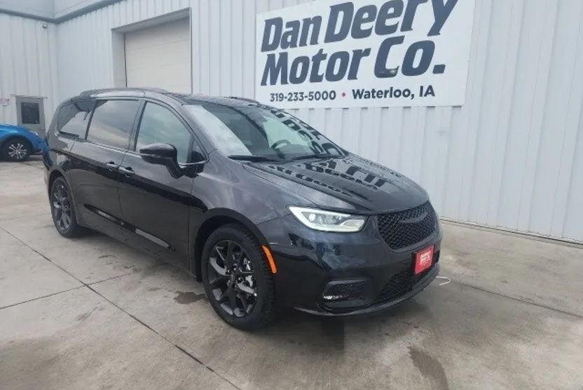 2025 Chrysler Pacifica Limited photo 1