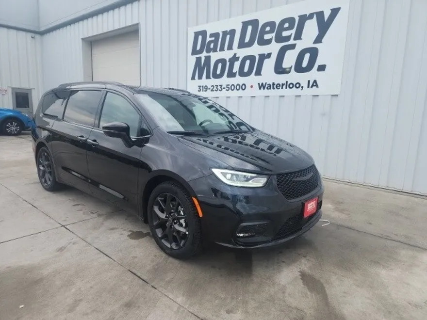2025 Chrysler Pacifica Limited photo 1