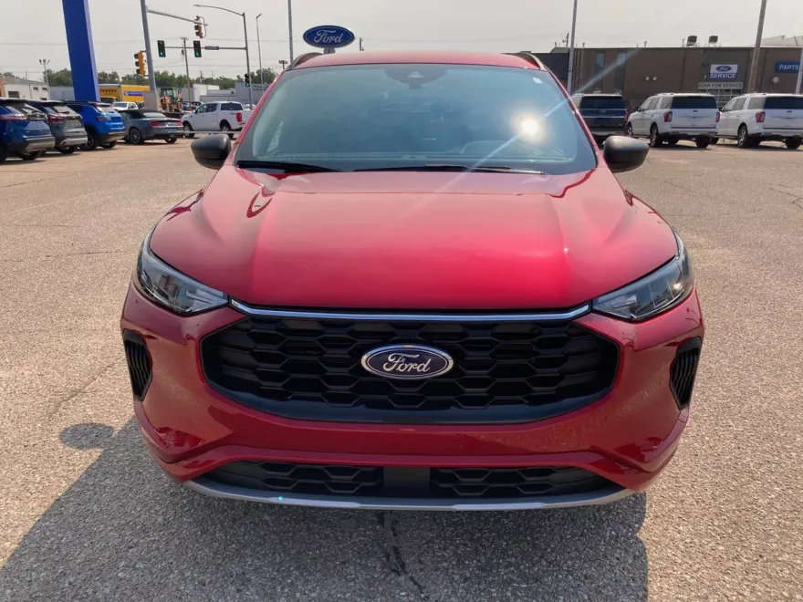 2024 Ford Escape ST-Line photo 1