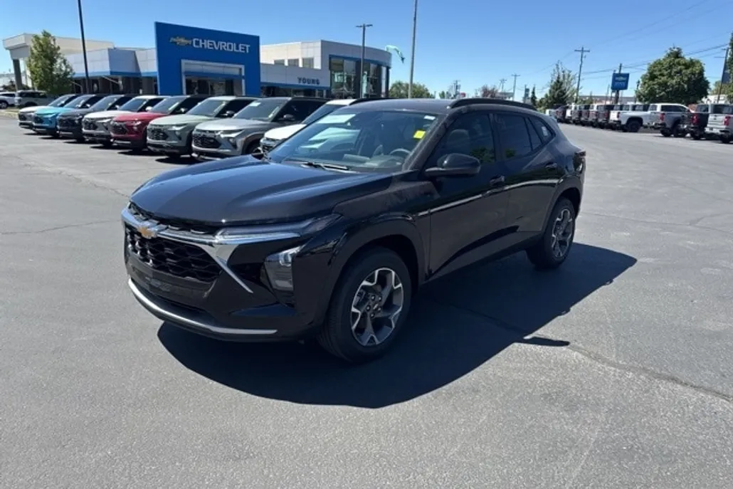 2025 Chevrolet Trax LT photo 1