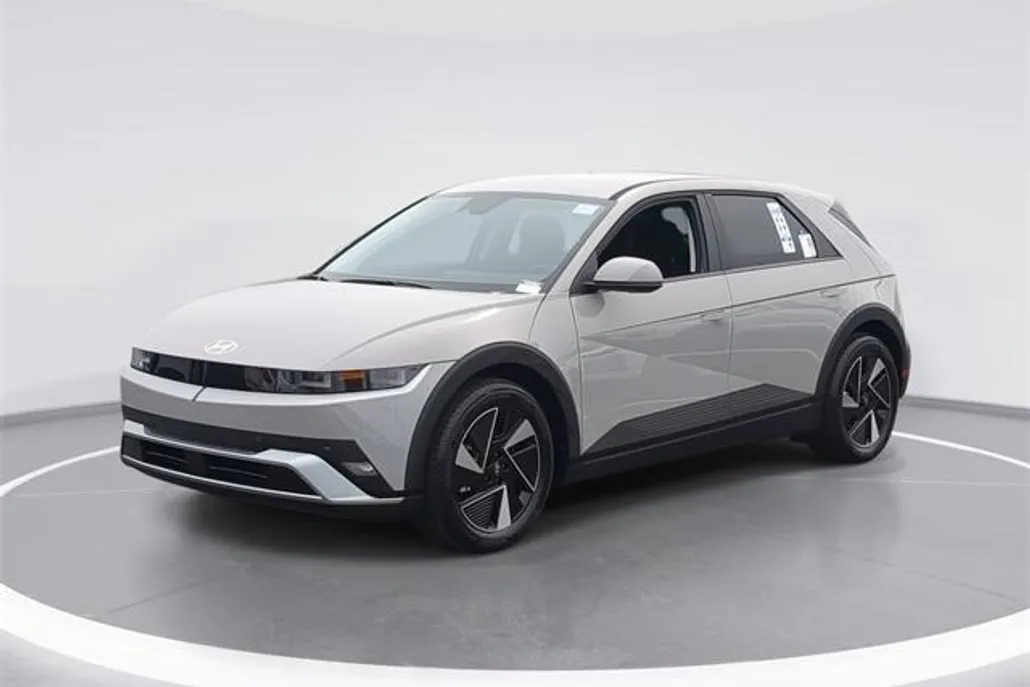 2025 Hyundai Ioniq 5 SE photo 1