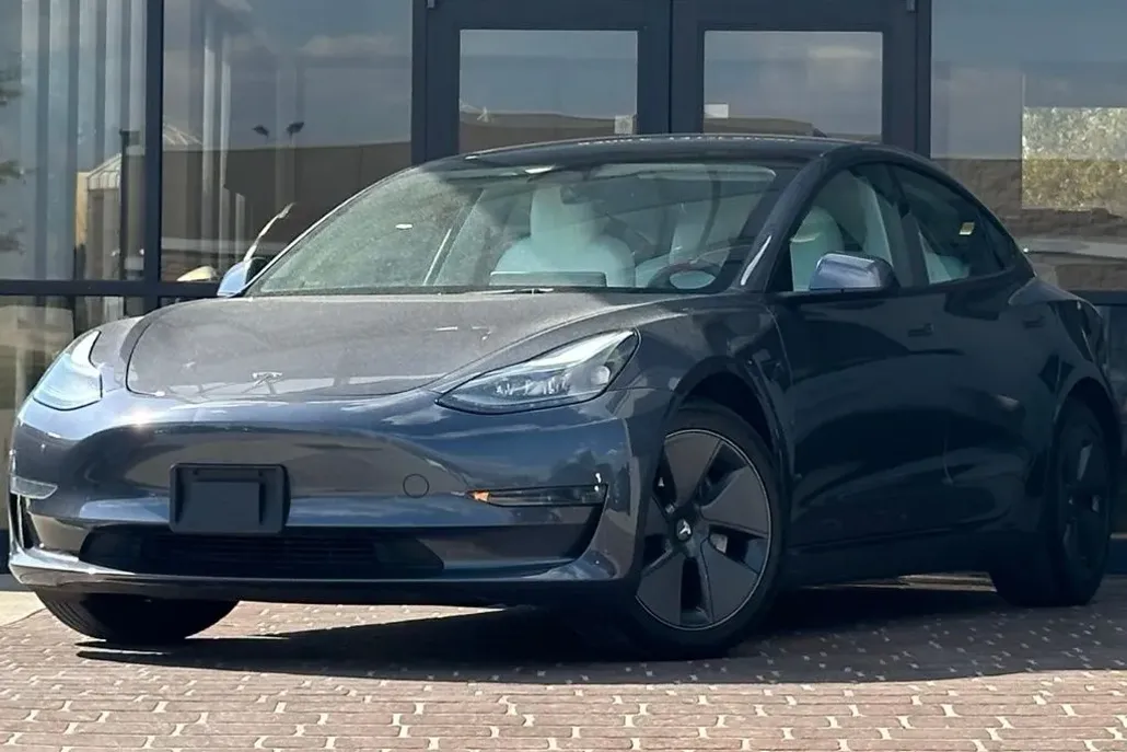 2023 Tesla Model 3 photo 1