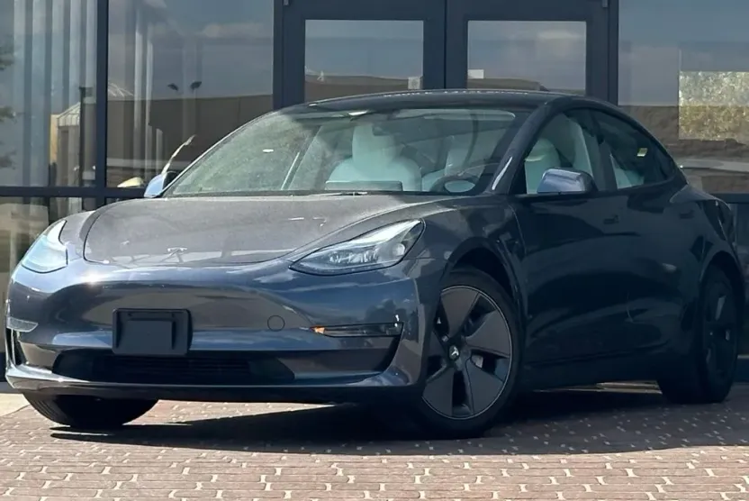 2023 Tesla Model 3 photo 1