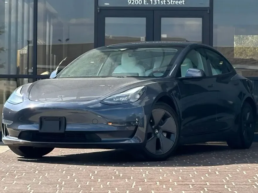 2023 Tesla Model 3 photo 1