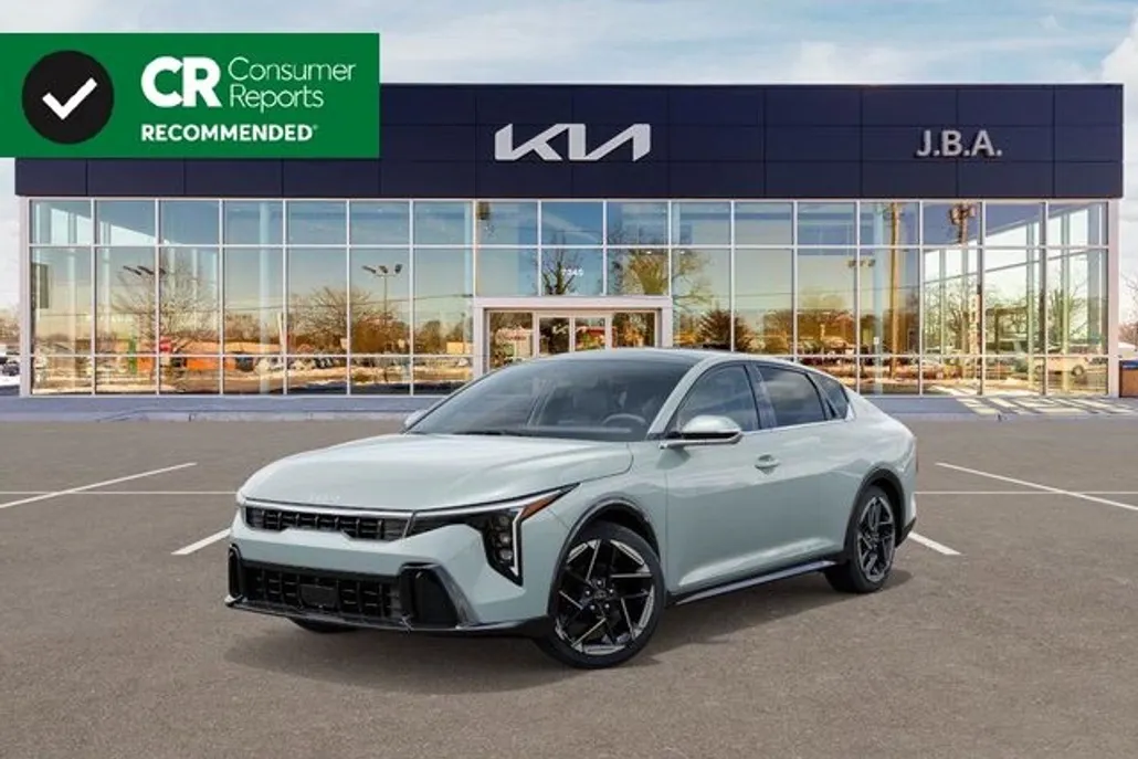 2025 Kia K4 GT-Line photo 1
