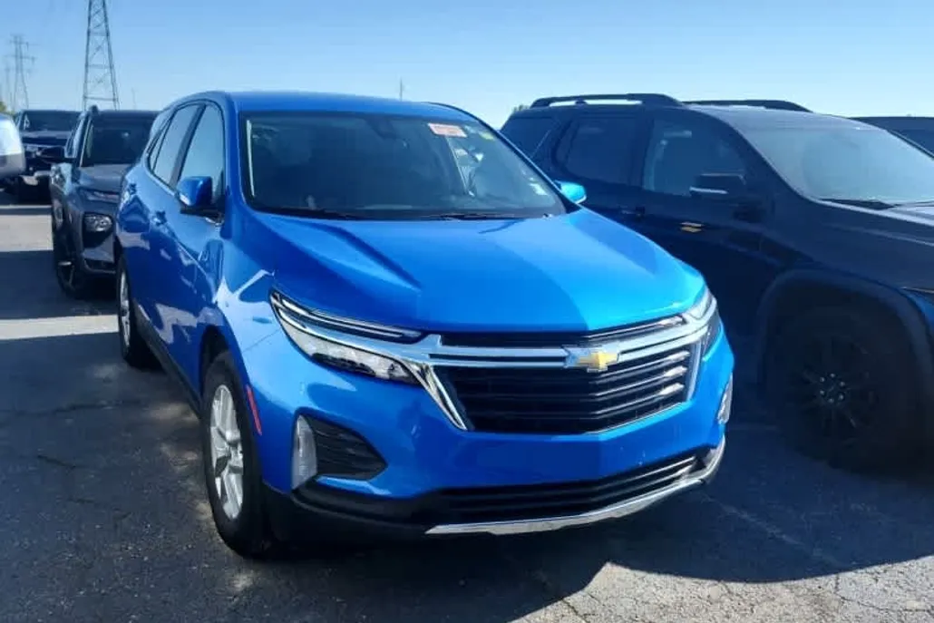2024 Chevrolet Equinox LT photo 1