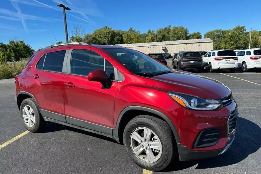 2021 Chevrolet Trax LT photo 1