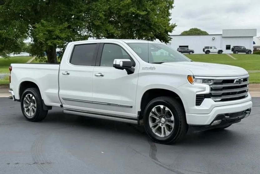 2024 Chevrolet Silverado 1500 High Country photo 1