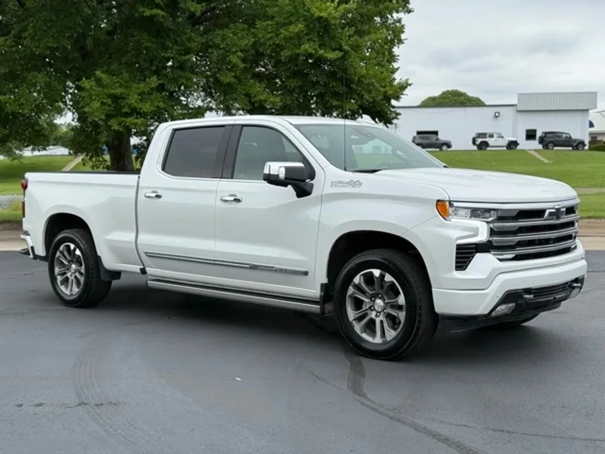 2024 Chevrolet Silverado 1500 High Country photo 1