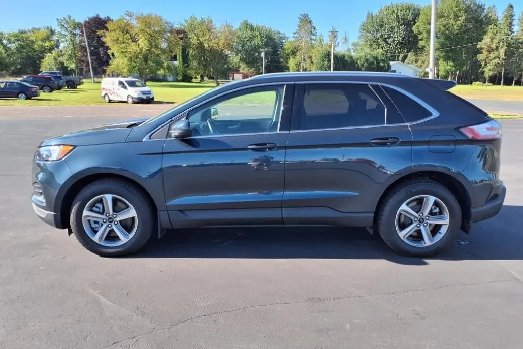 2023 Ford Edge SEL photo 1