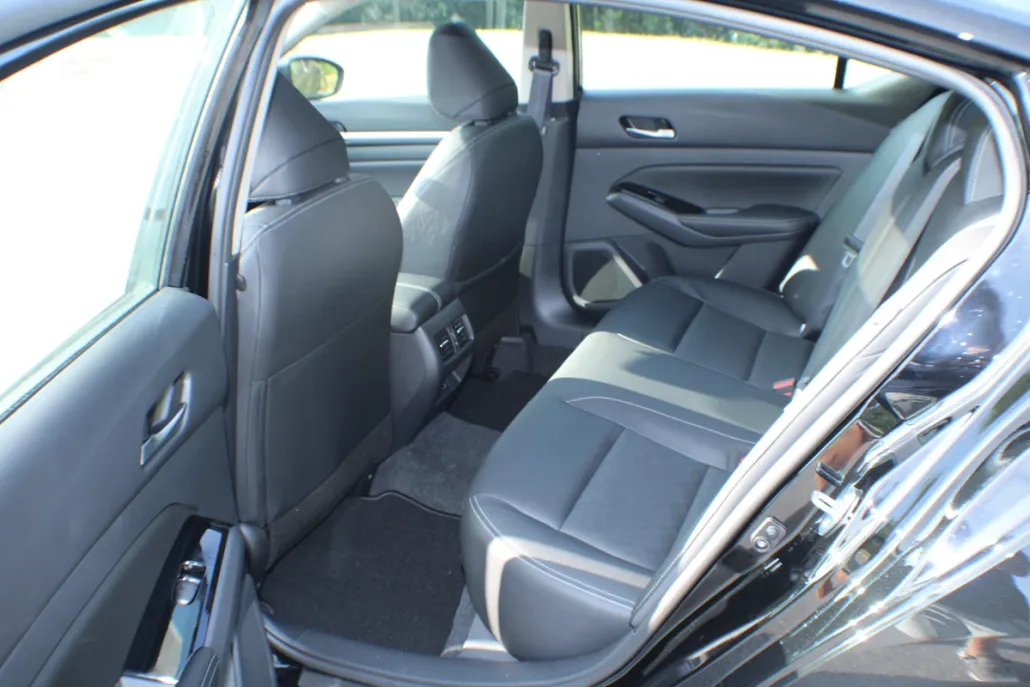 2025 Nissan Altima SL photo 1