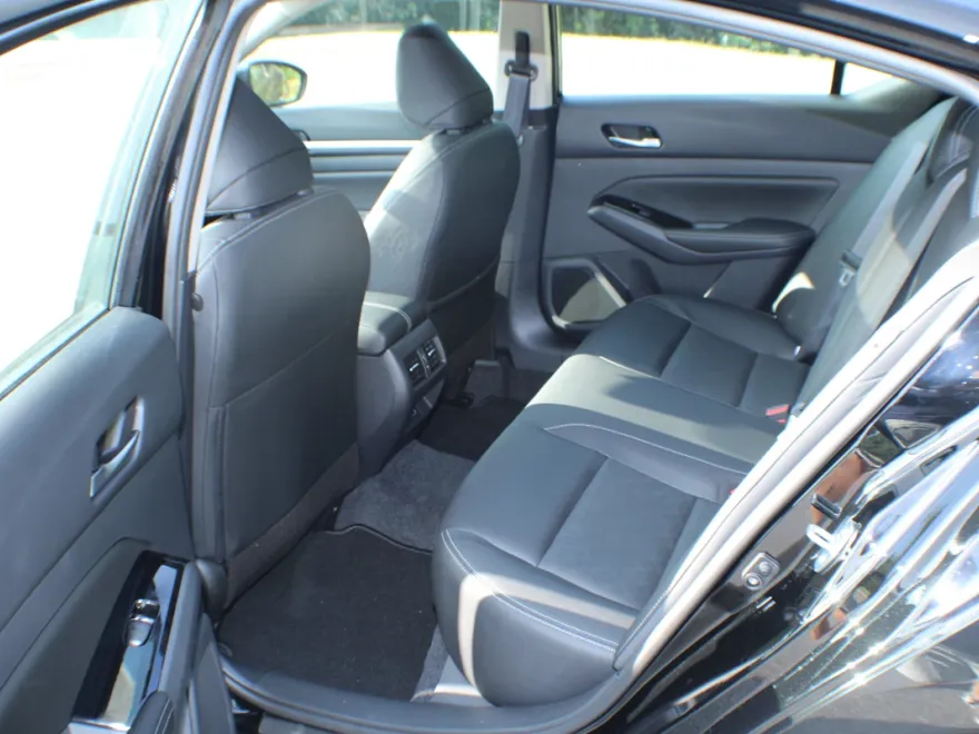 2025 Nissan Altima SL photo 1