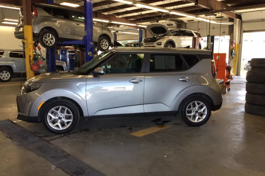 2023 Kia Soul LX photo 1