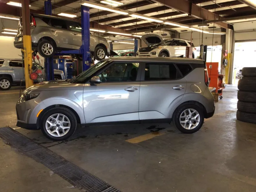 2023 Kia Soul LX photo 1