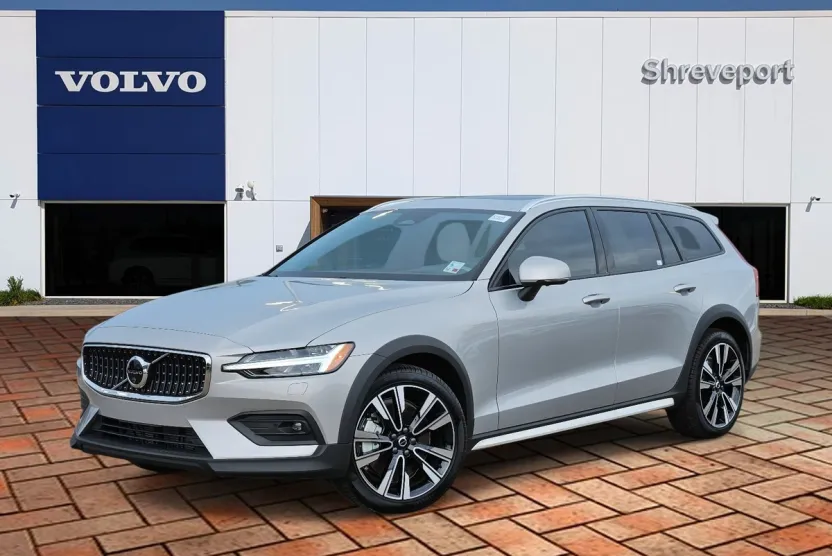 2025 Volvo V60 Cross Country B5 AWD photo 1