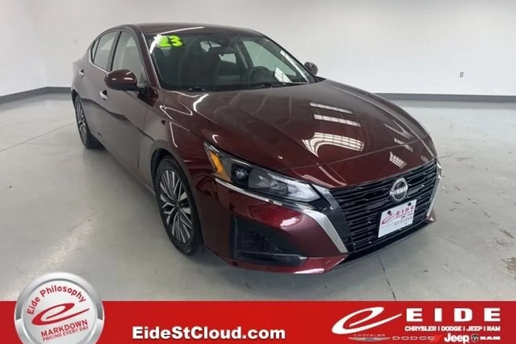 2023 Nissan Altima 2.5 SV photo 1