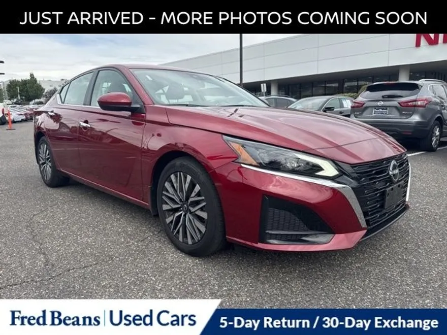 2023 Nissan Altima 2.5 SV photo 1