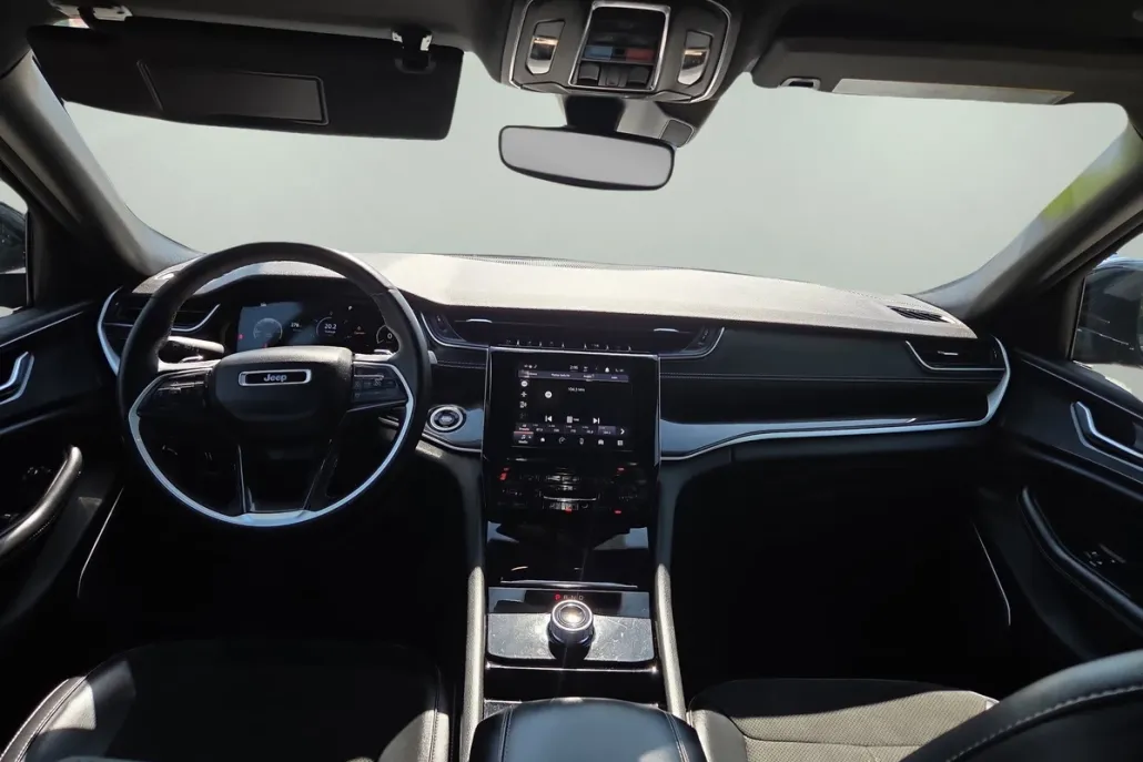 2022 Jeep Grand Cherokee Laredo Altitude photo 1