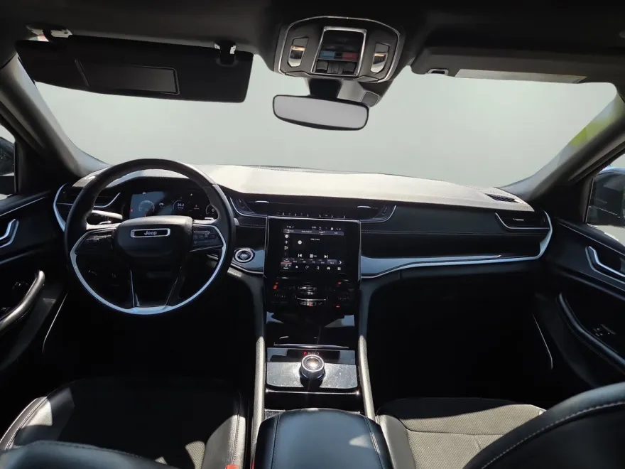 2022 Jeep Grand Cherokee Laredo Altitude photo 1