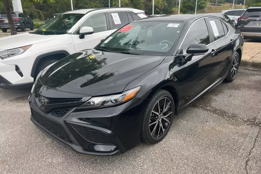2024 Toyota Camry SE photo 1