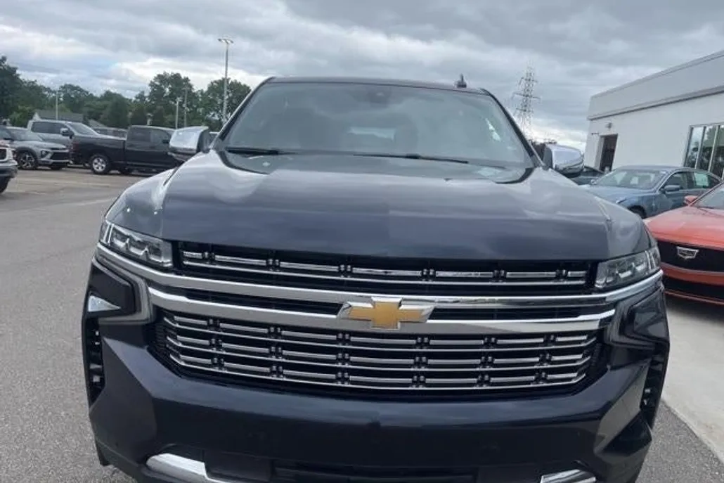 2021 Chevrolet Suburban Premier photo 1