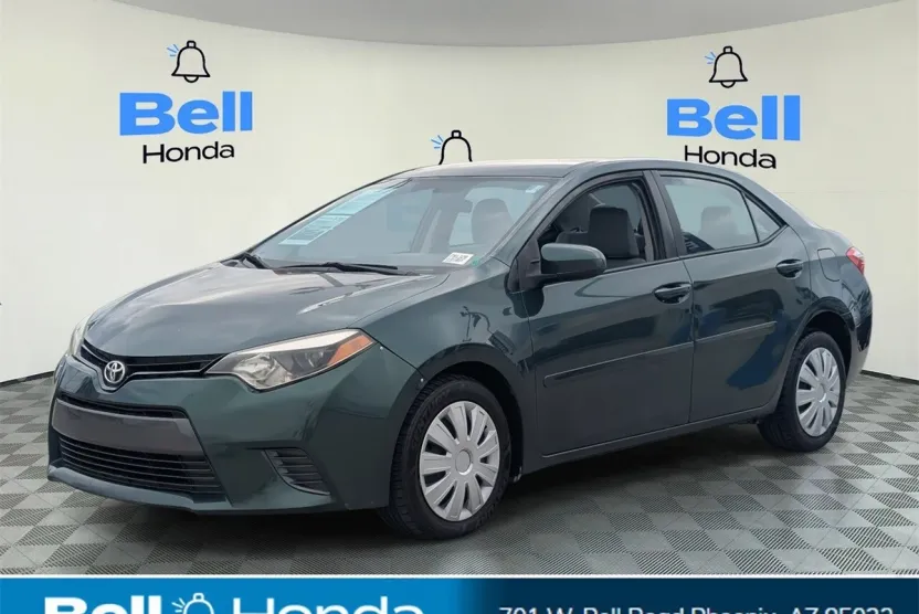 2015 Toyota Corolla LE photo 1
