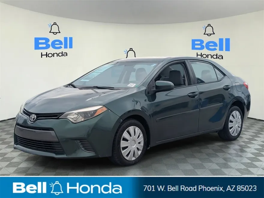 2015 Toyota Corolla LE photo 1