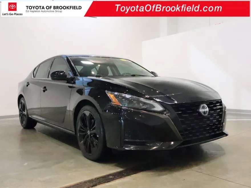 2023 Nissan Altima 2.5 SR photo 1