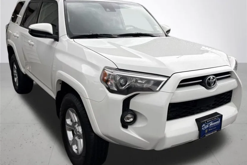 2022 Toyota 4Runner SR5 photo 1