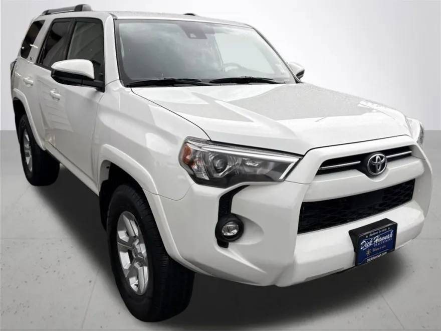 2022 Toyota 4Runner SR5 photo 1