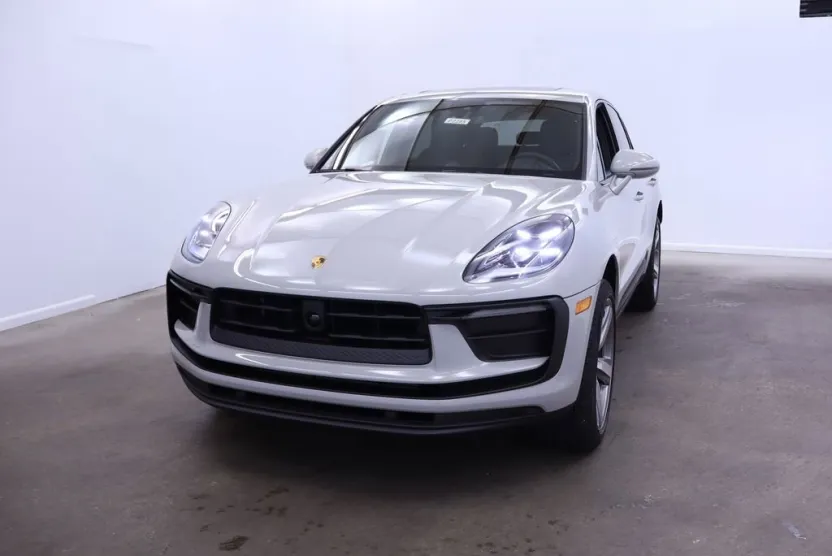 2025 Porsche Macan T photo 1