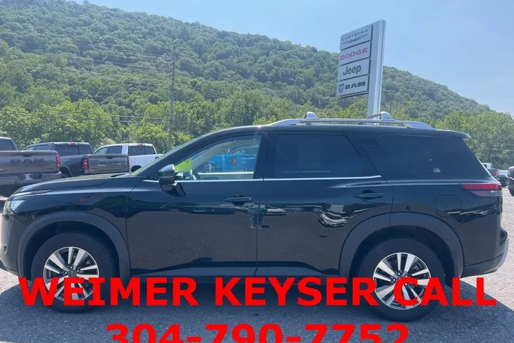 2023 Nissan Pathfinder SL photo 1