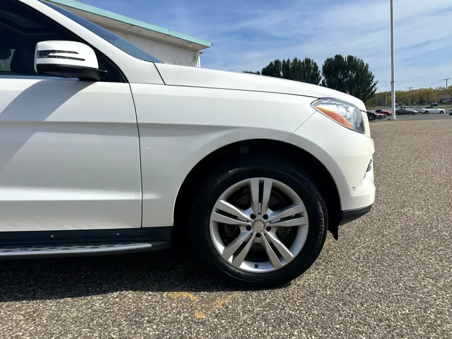2015 Mercedes Benz ML 4MATIC 350 photo 10
