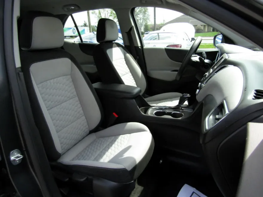 2020 Chevrolet Equinox LS photo 26
