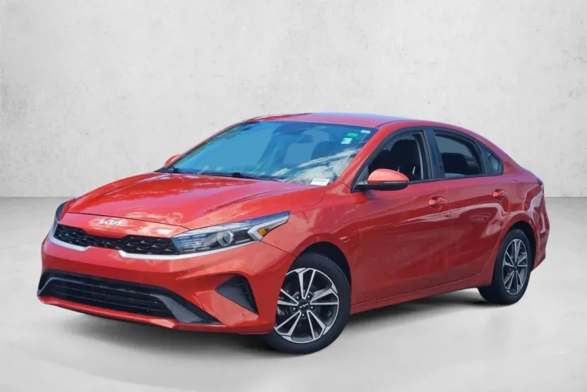 2023 Kia Forte LXS photo 1