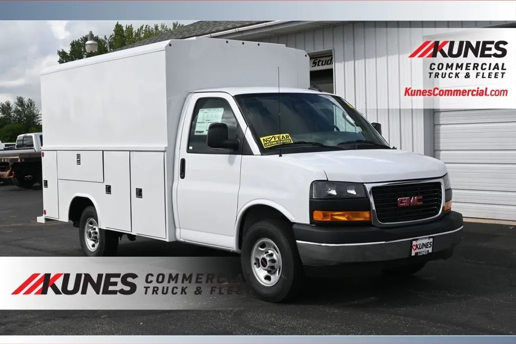 2025 Gmc Savana 3500 Cutaway photo 1