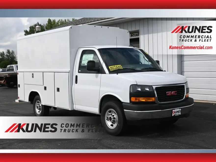 2025 Gmc Savana 3500 Cutaway photo 1