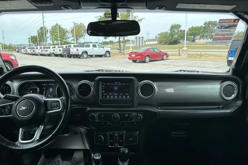2019 Jeep Wrangler Unlimited Sahara photo 1