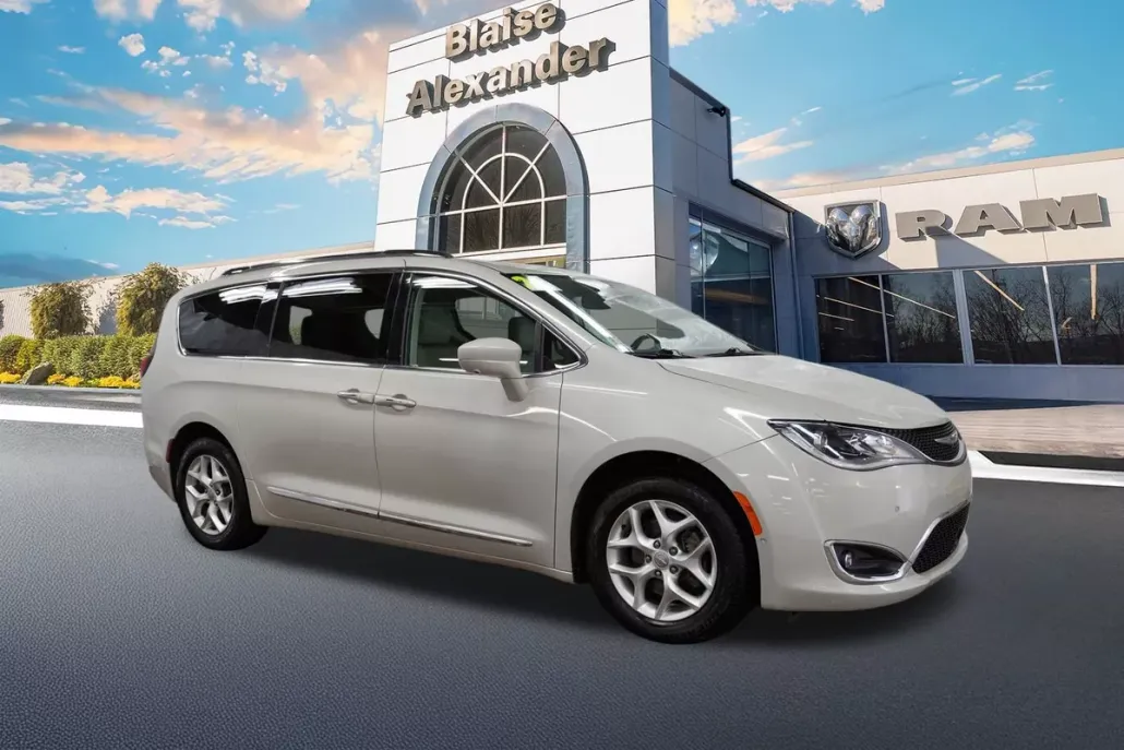 2020 Chrysler Pacifica Touring Plus photo 1