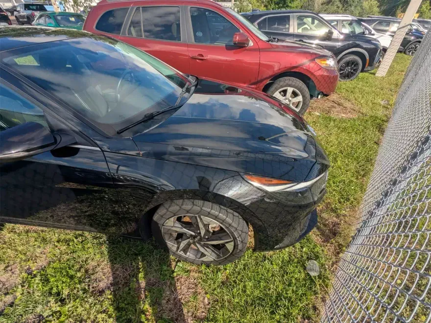 2022 Hyundai Elantra SEL photo 1